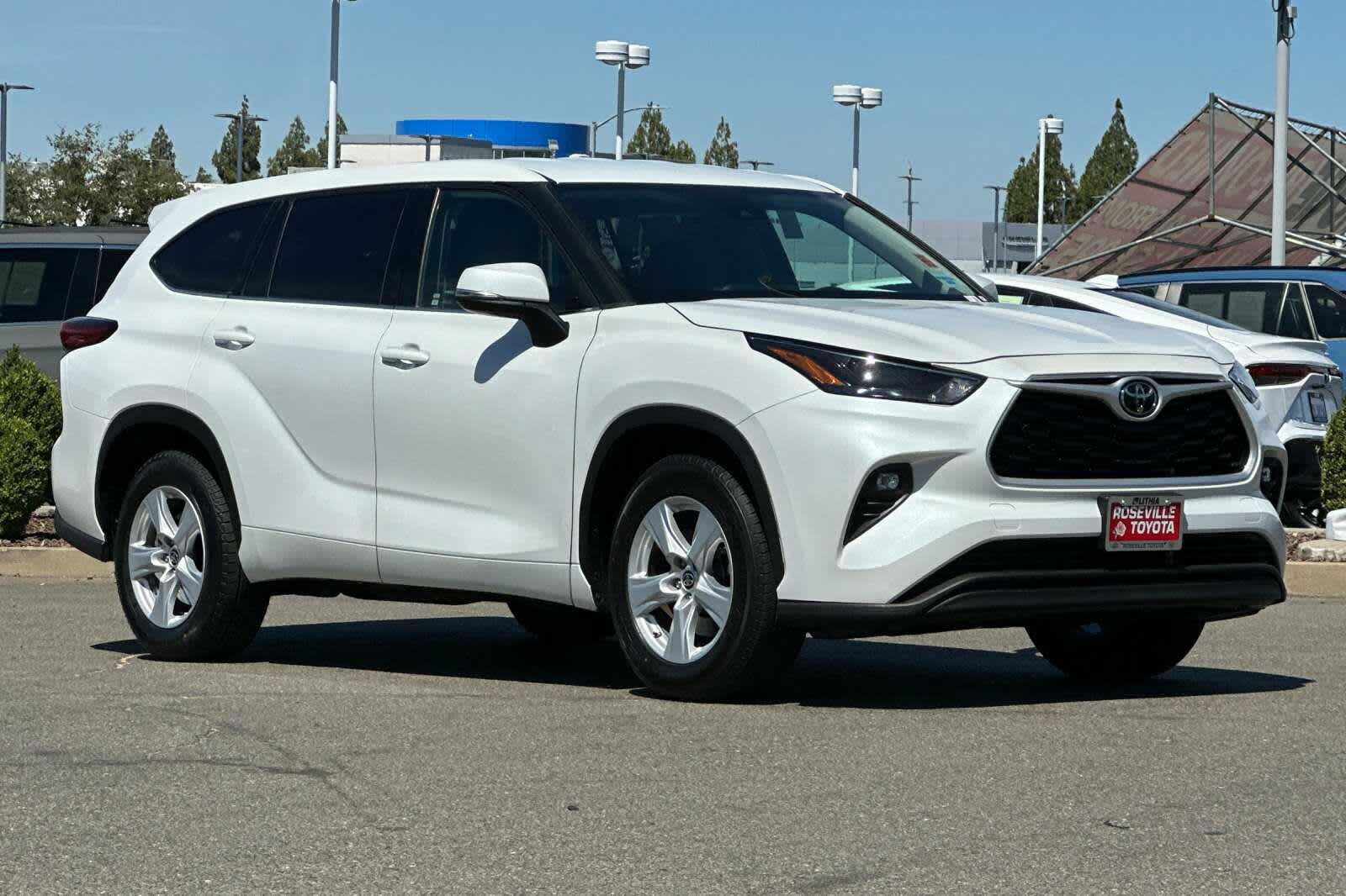 Thumbnail: 2022 Toyota Highlander - 5