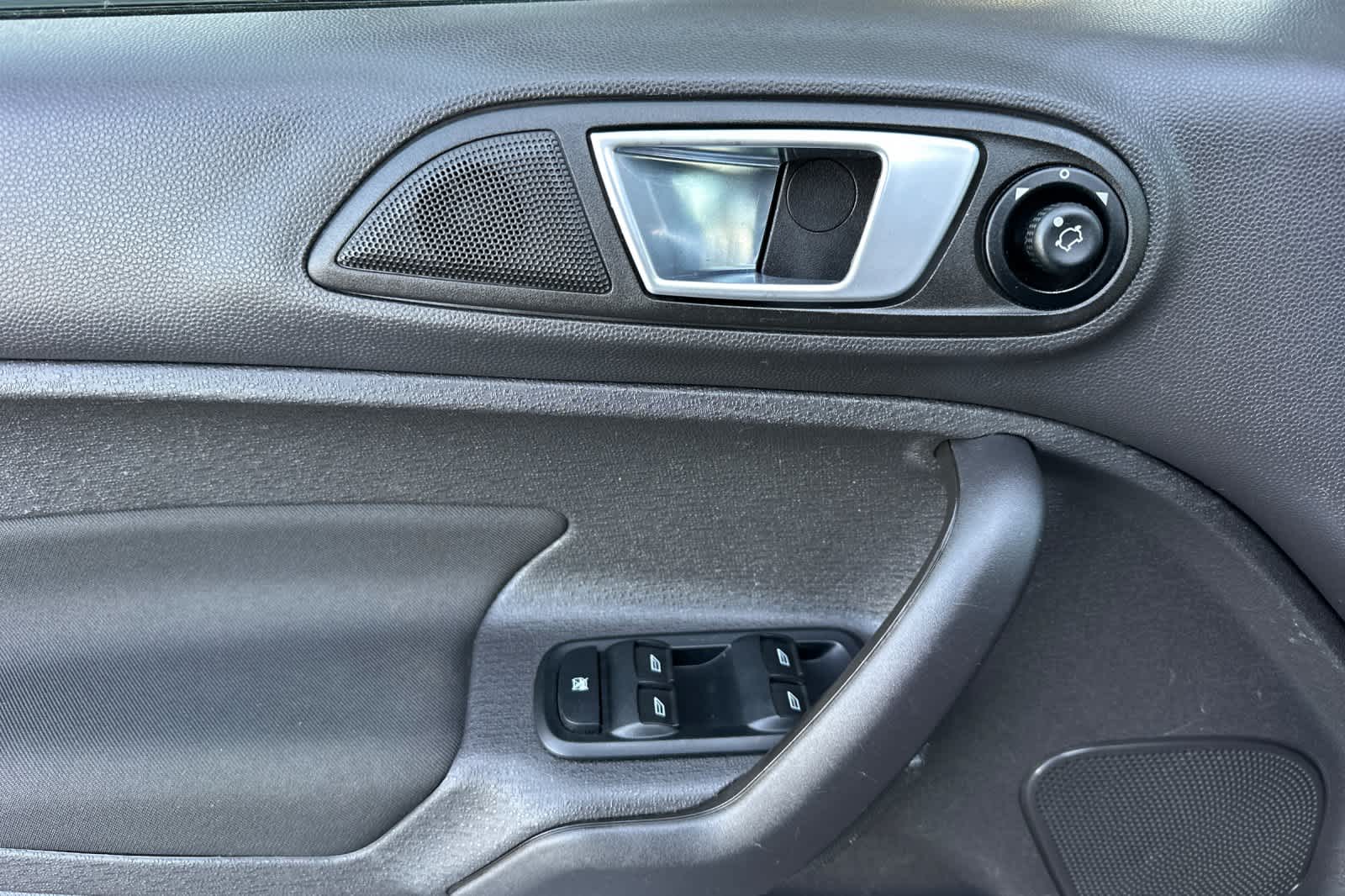 Thumbnail: 2015 Ford Fiesta - 12