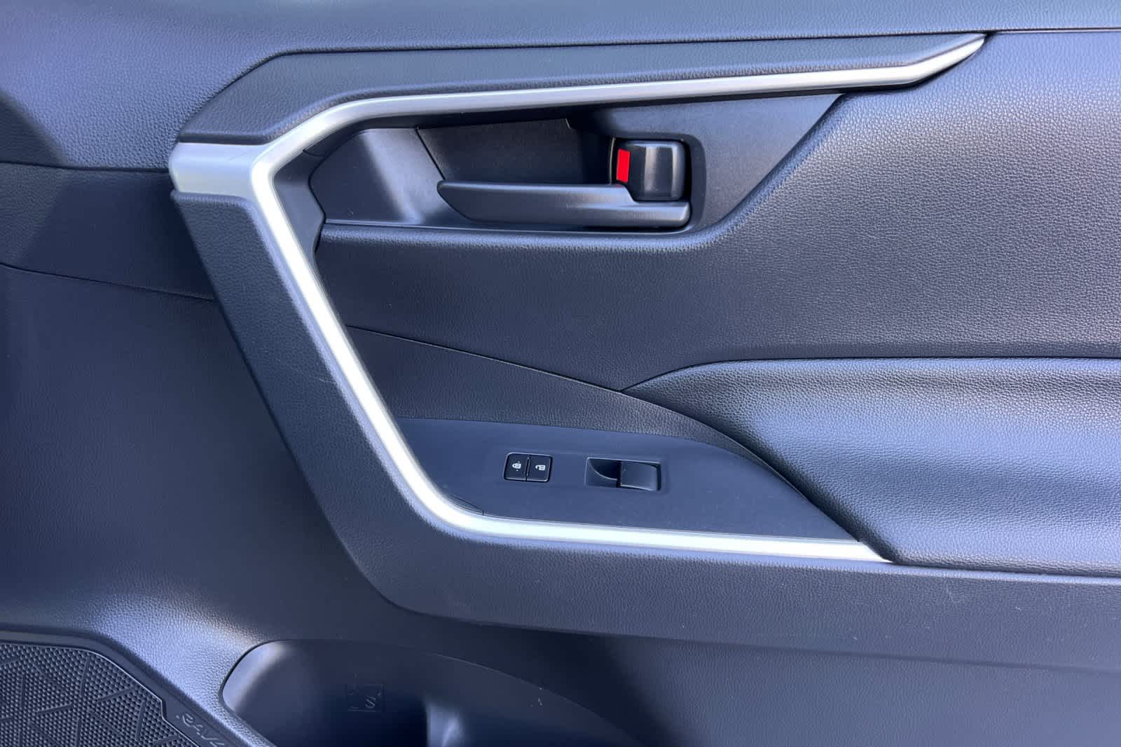 Thumbnail: 2022 Toyota RAV4 - 19