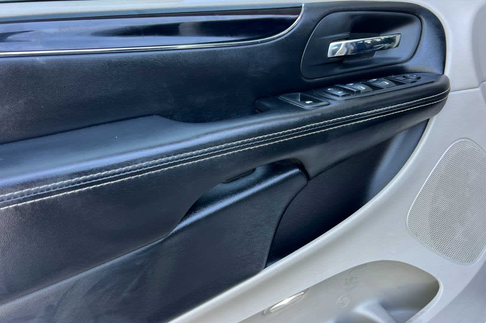 Thumbnail: 2019 Dodge Grand Caravan - 12