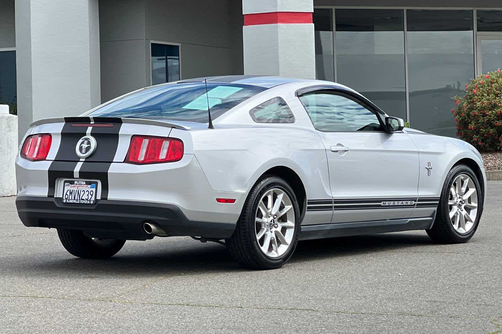 2010 Ford Mustang Base 3