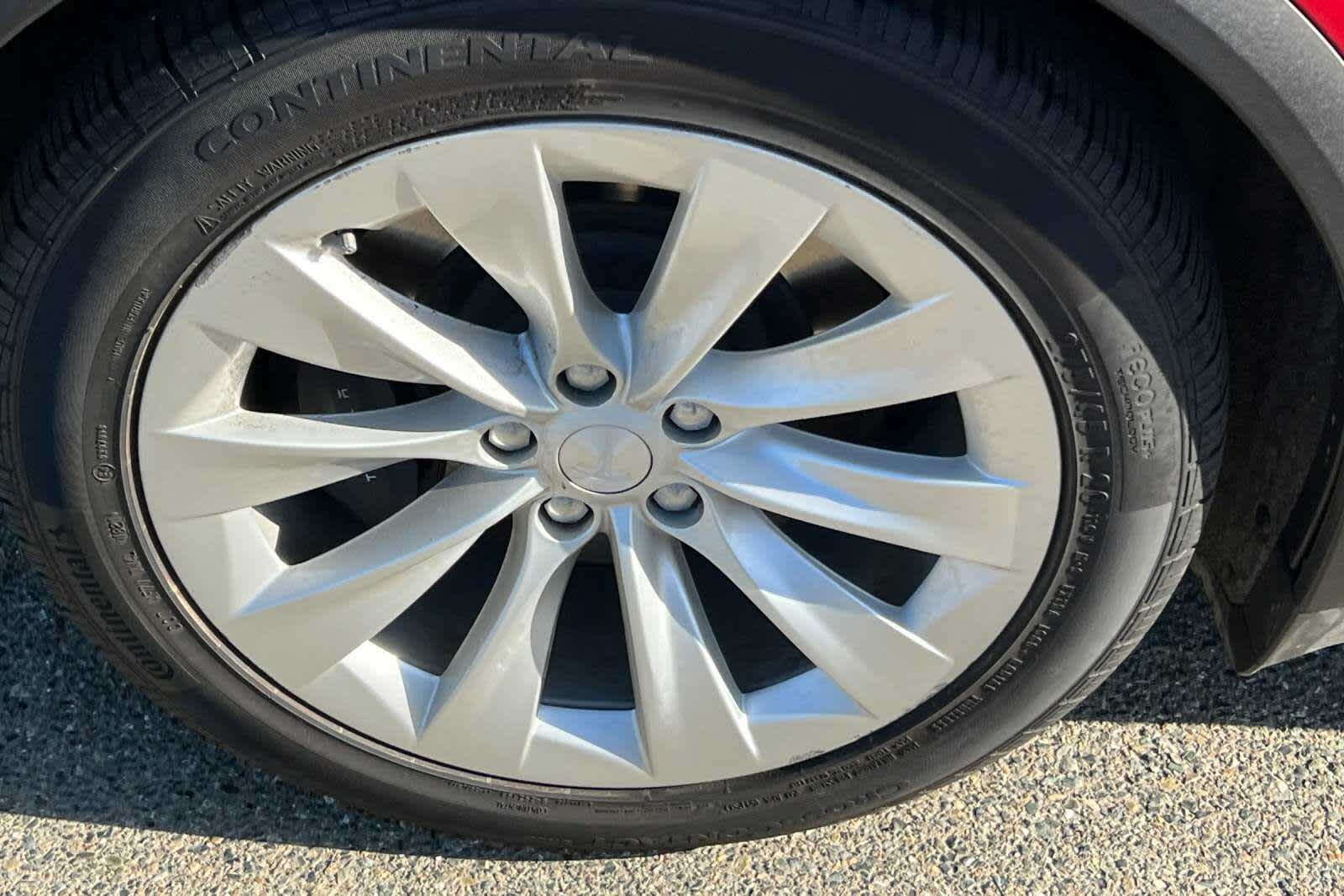 2017 Tesla Model X  14