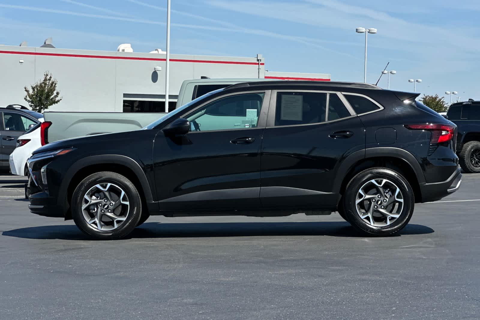 Thumbnail: 2024 Chevrolet Trax - 9