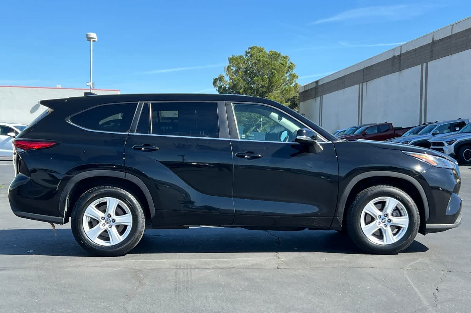 Thumbnail: 2023 Toyota Highlander - 6