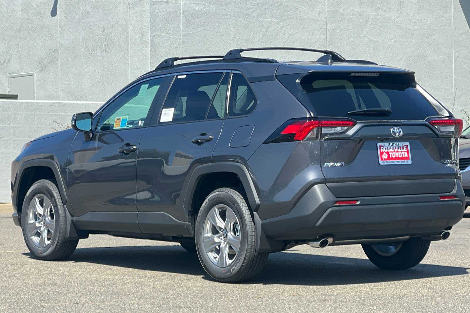 2025 Toyota RAV4 XLE 5