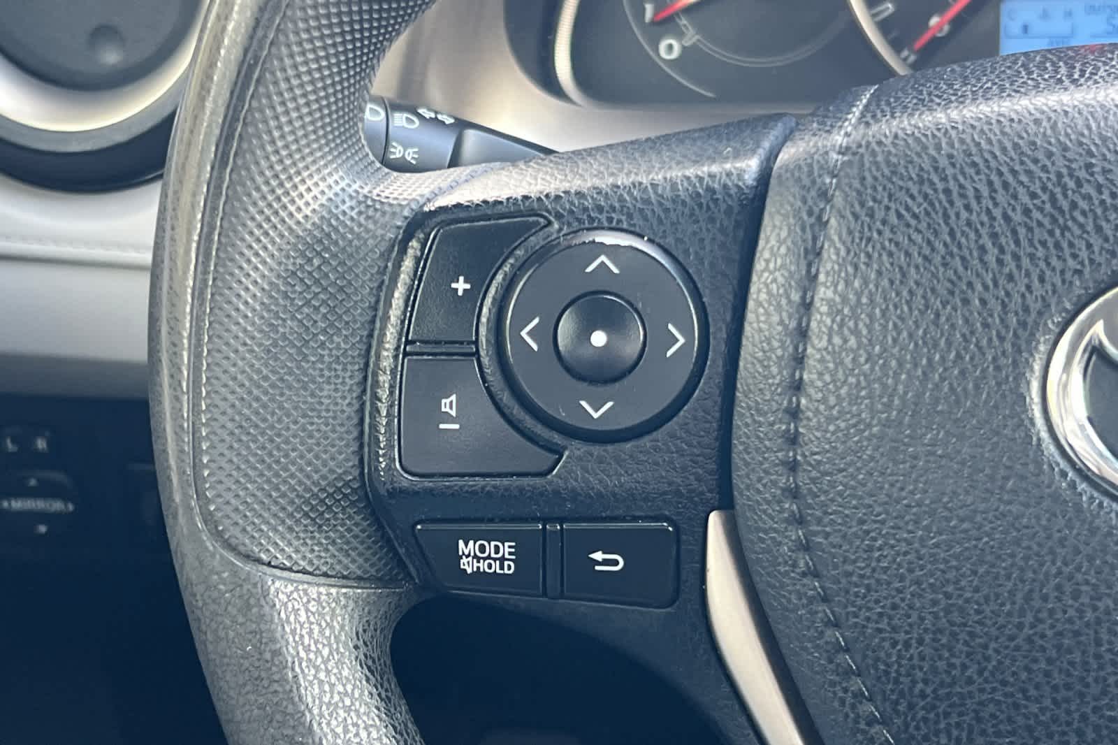 Thumbnail: 2015 Toyota RAV4 - 24