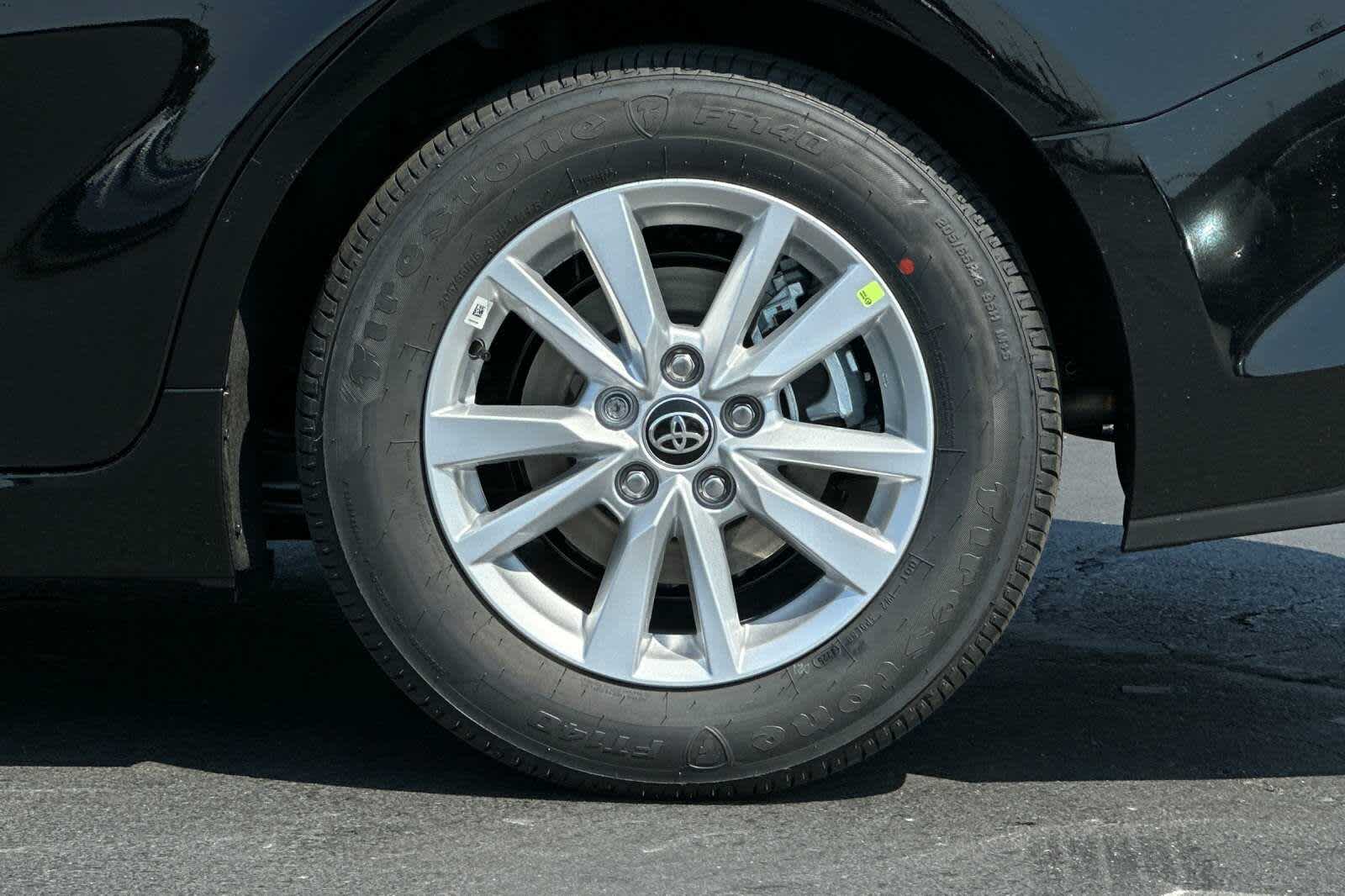 2025 Toyota Camry LE 31