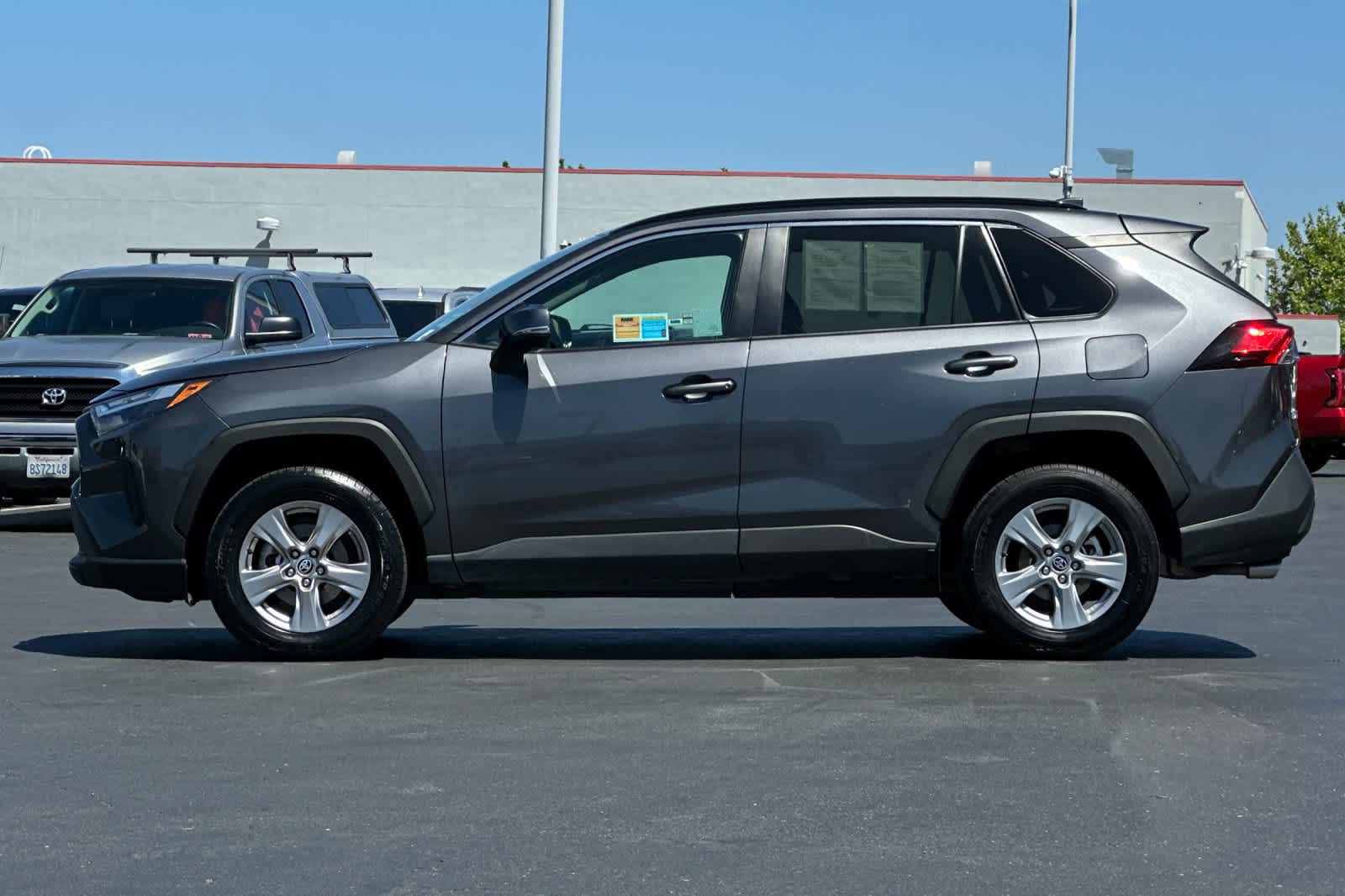 Thumbnail: 2022 Toyota RAV4 - 9