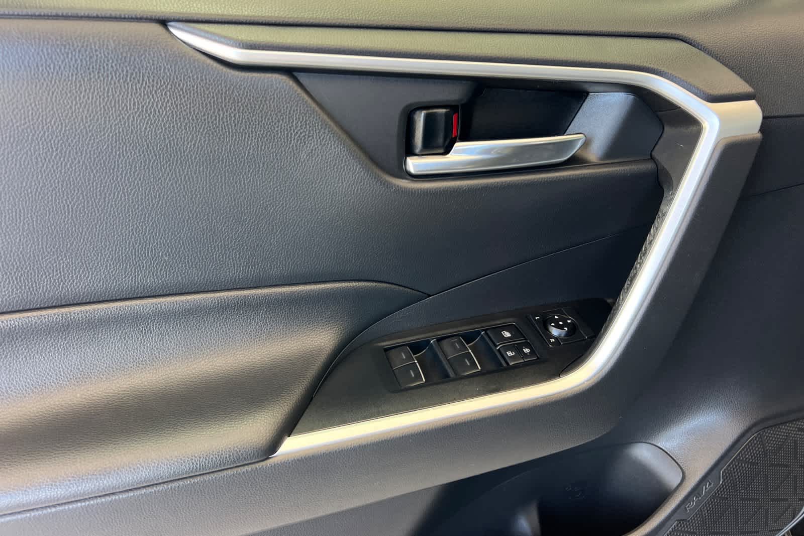 Thumbnail: 2022 Toyota RAV4 - 12