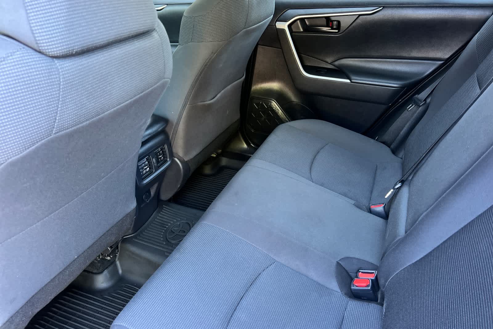 Thumbnail: 2021 Toyota RAV4 - 4