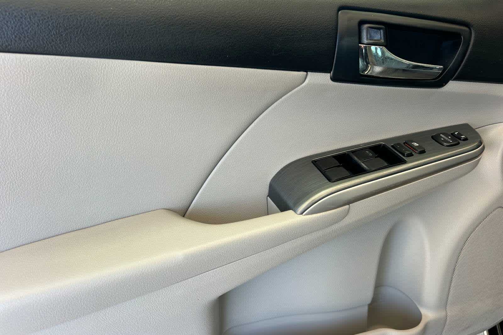 Thumbnail: 2014 Toyota Camry - 12