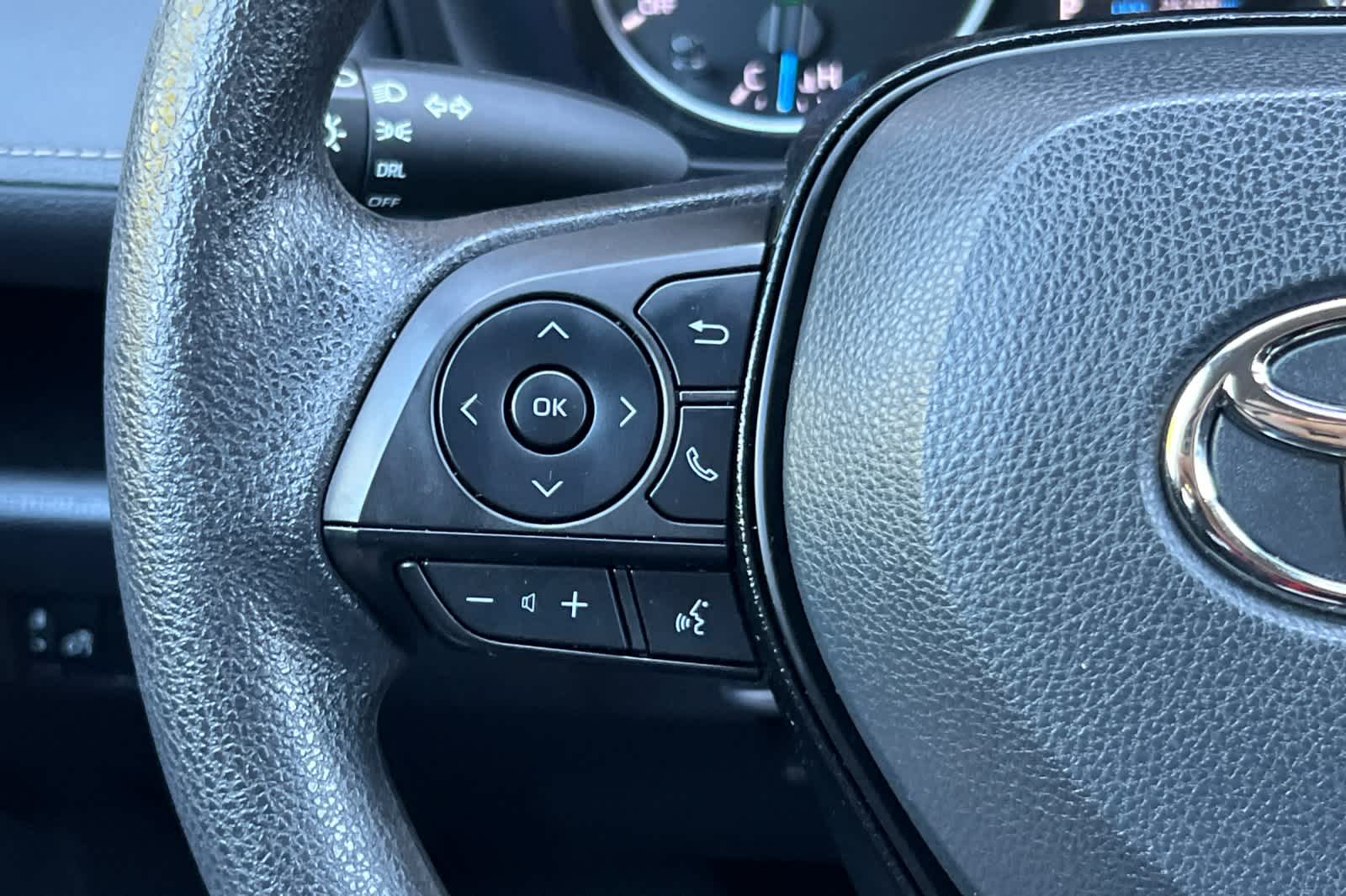 Thumbnail: 2021 Toyota RAV4 - 25