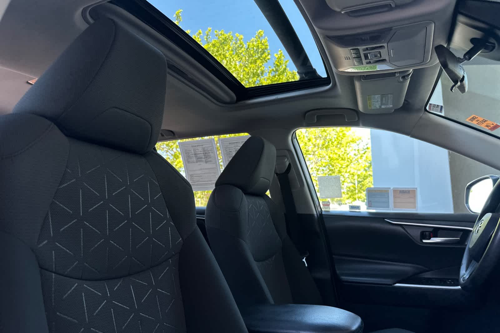 Thumbnail: 2021 Toyota RAV4 - 18