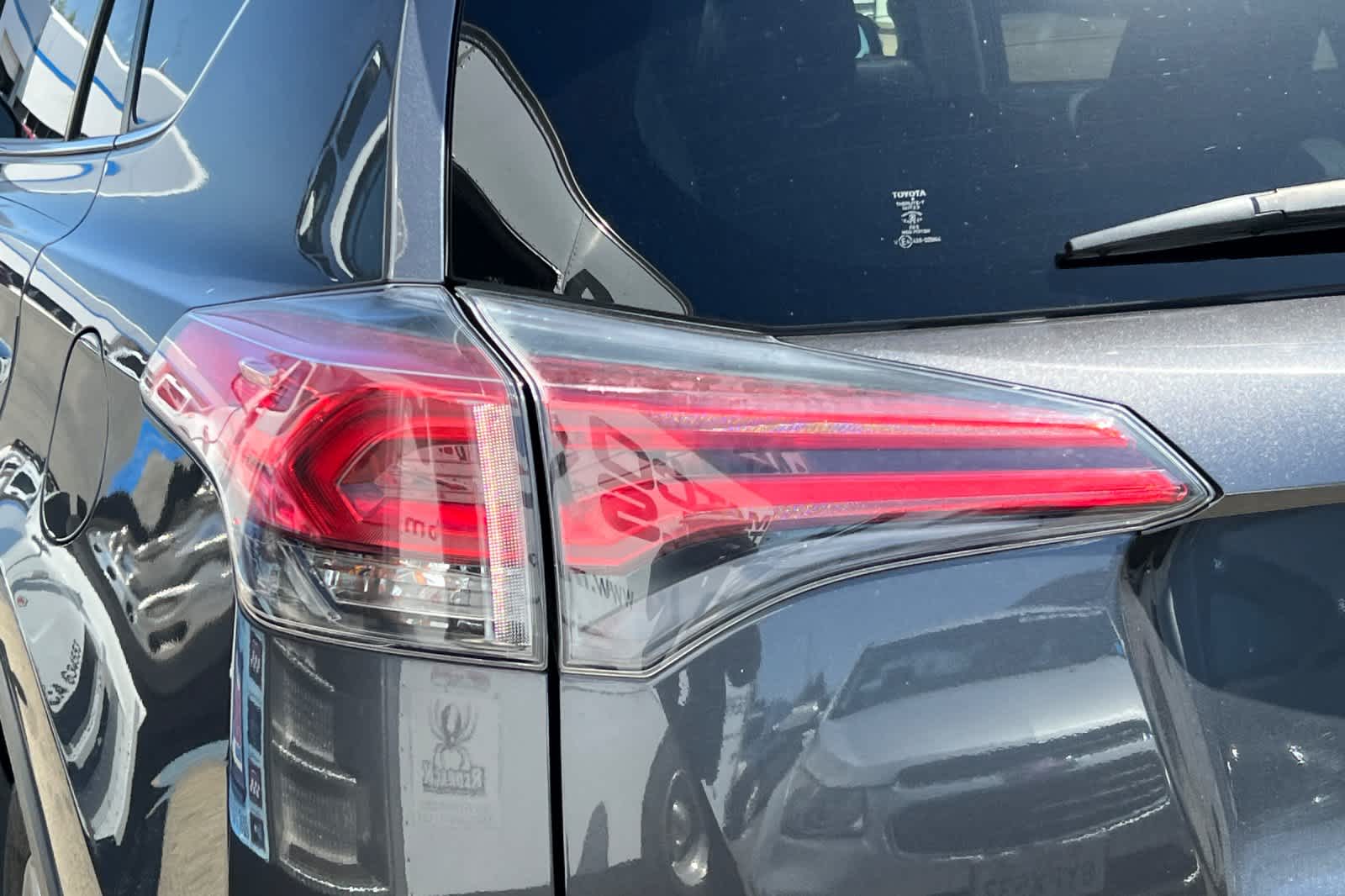 Thumbnail: 2017 Toyota RAV4 - 20