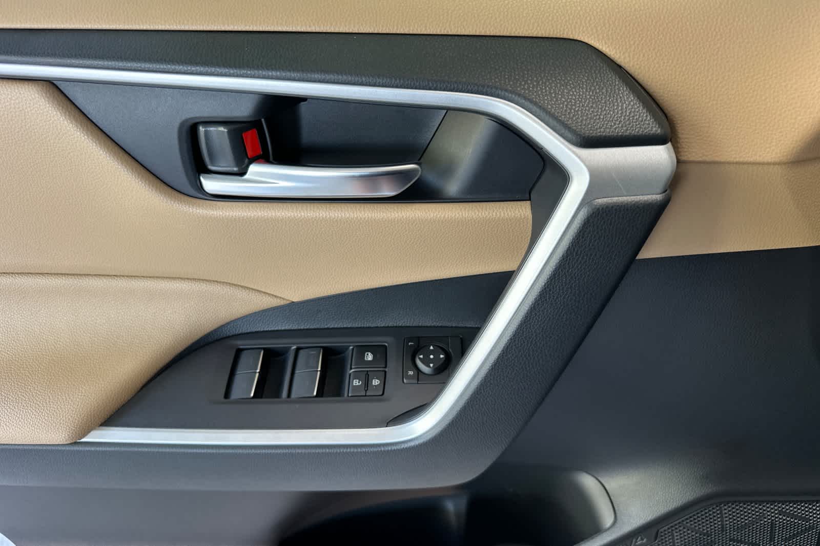 Thumbnail: 2025 Toyota RAV4 - 12