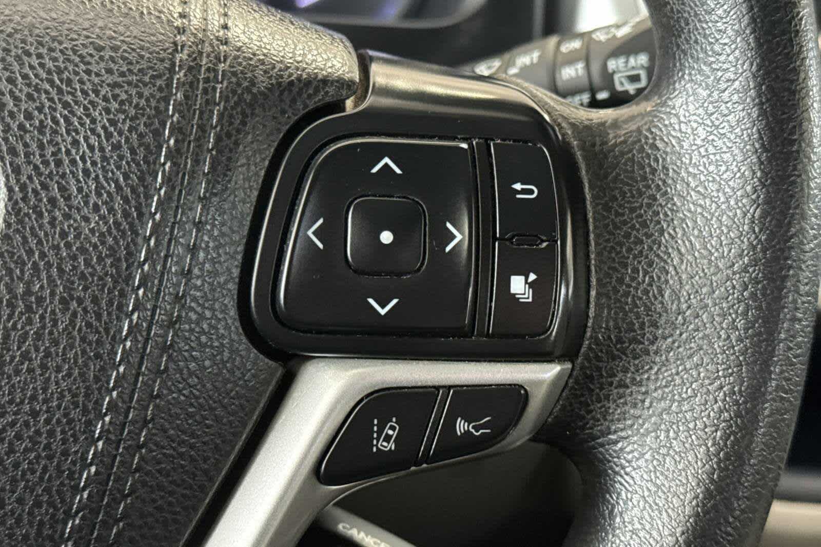 2018 Toyota Highlander LE 28