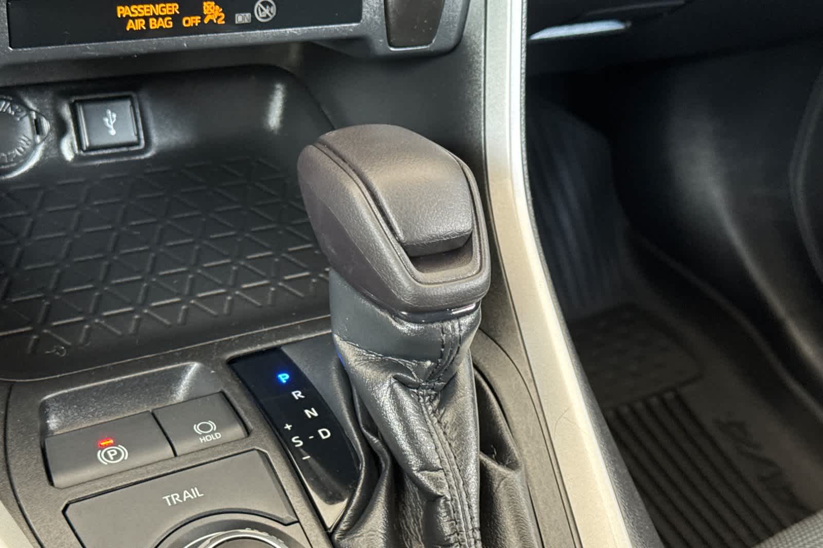 Thumbnail: 2021 Toyota RAV4 - 21
