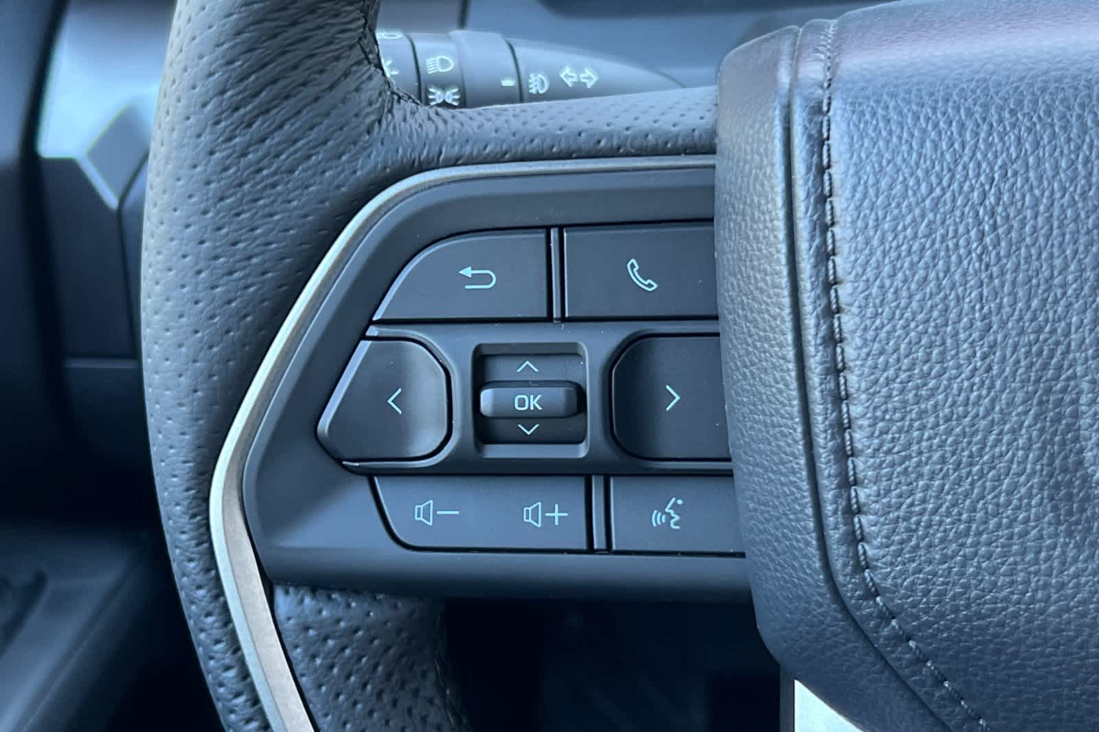 Thumbnail: 2025 Toyota Tacoma - 25