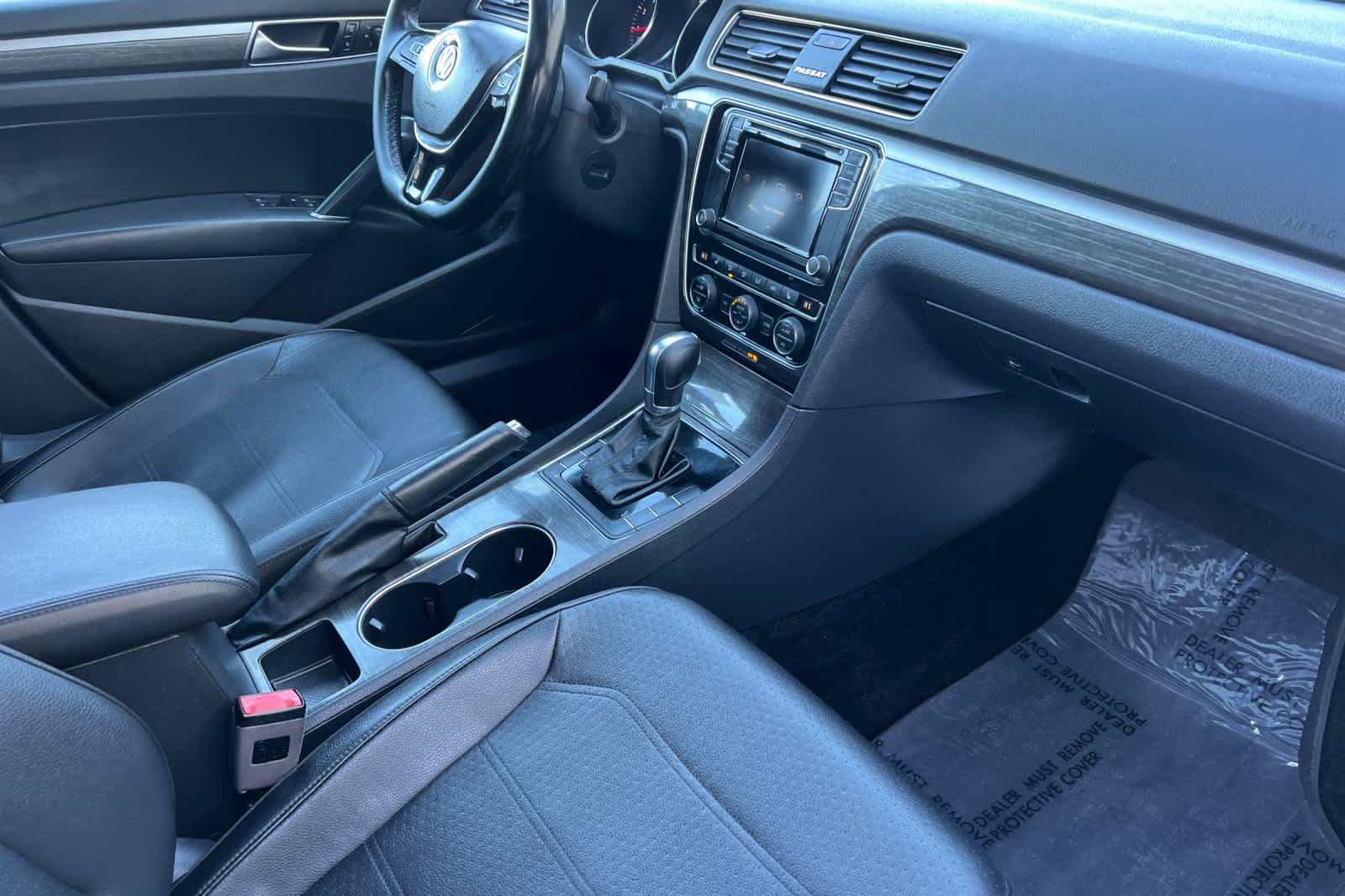 Thumbnail: 2018 Volkswagen Passat - 16