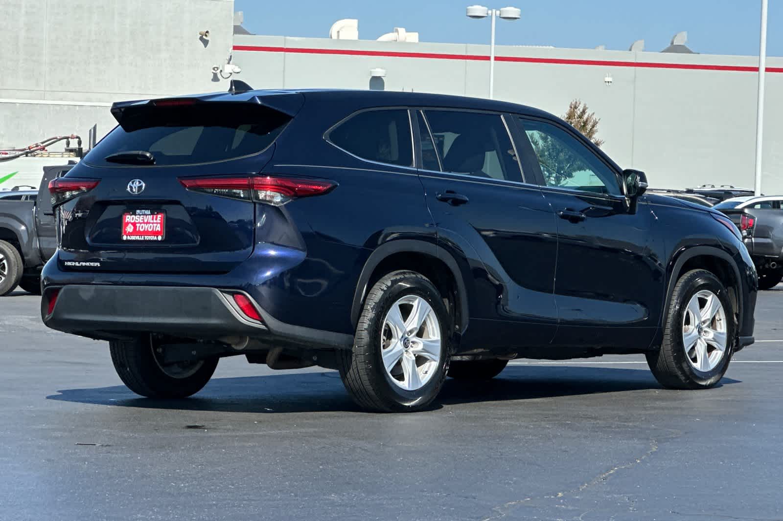 Thumbnail: 2023 Toyota Highlander - 2