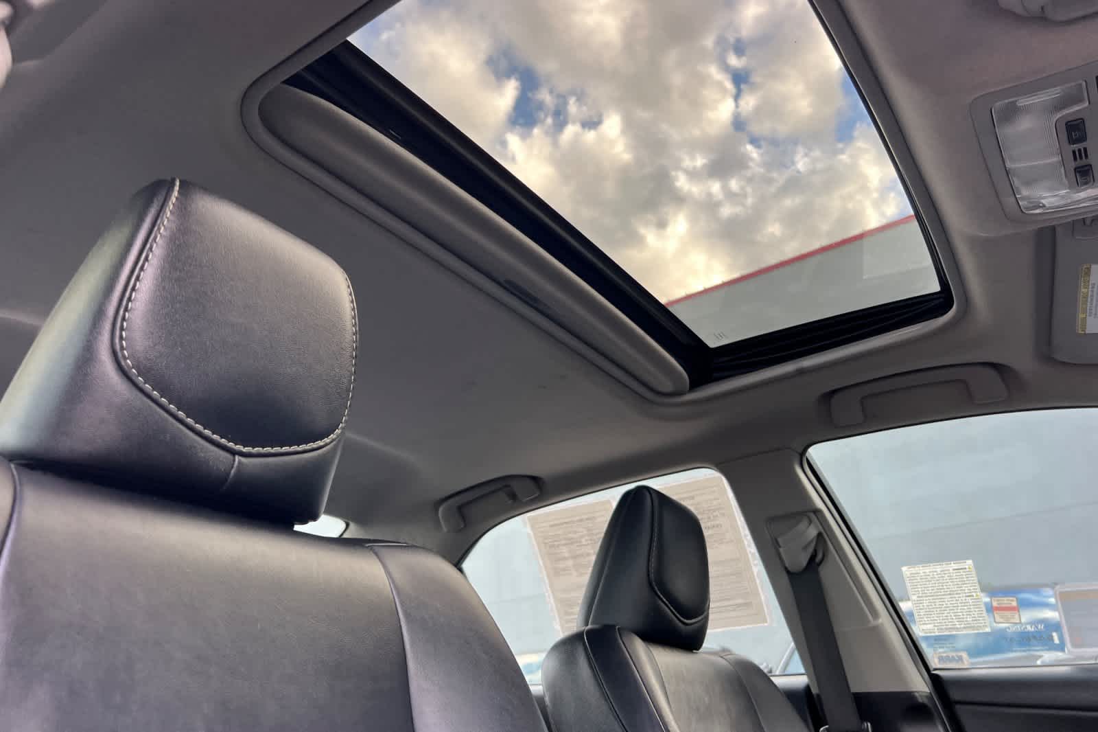 Thumbnail: 2012 Toyota Camry - 16