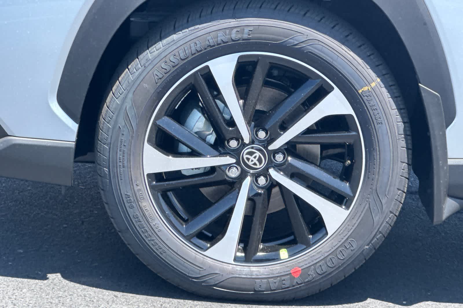 2025 Toyota Corolla Cross XSE 33