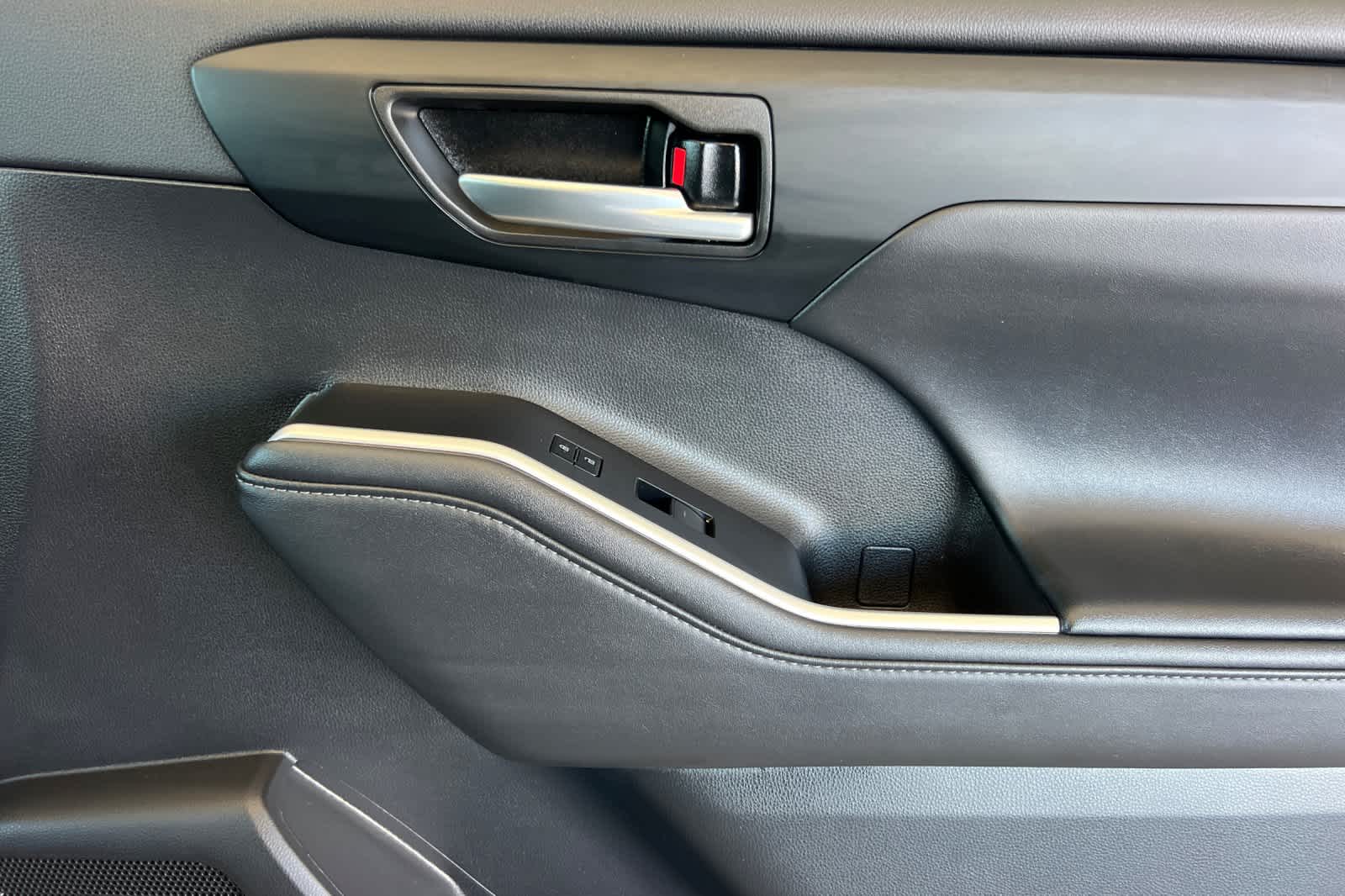 Thumbnail: 2024 Toyota Highlander - 20