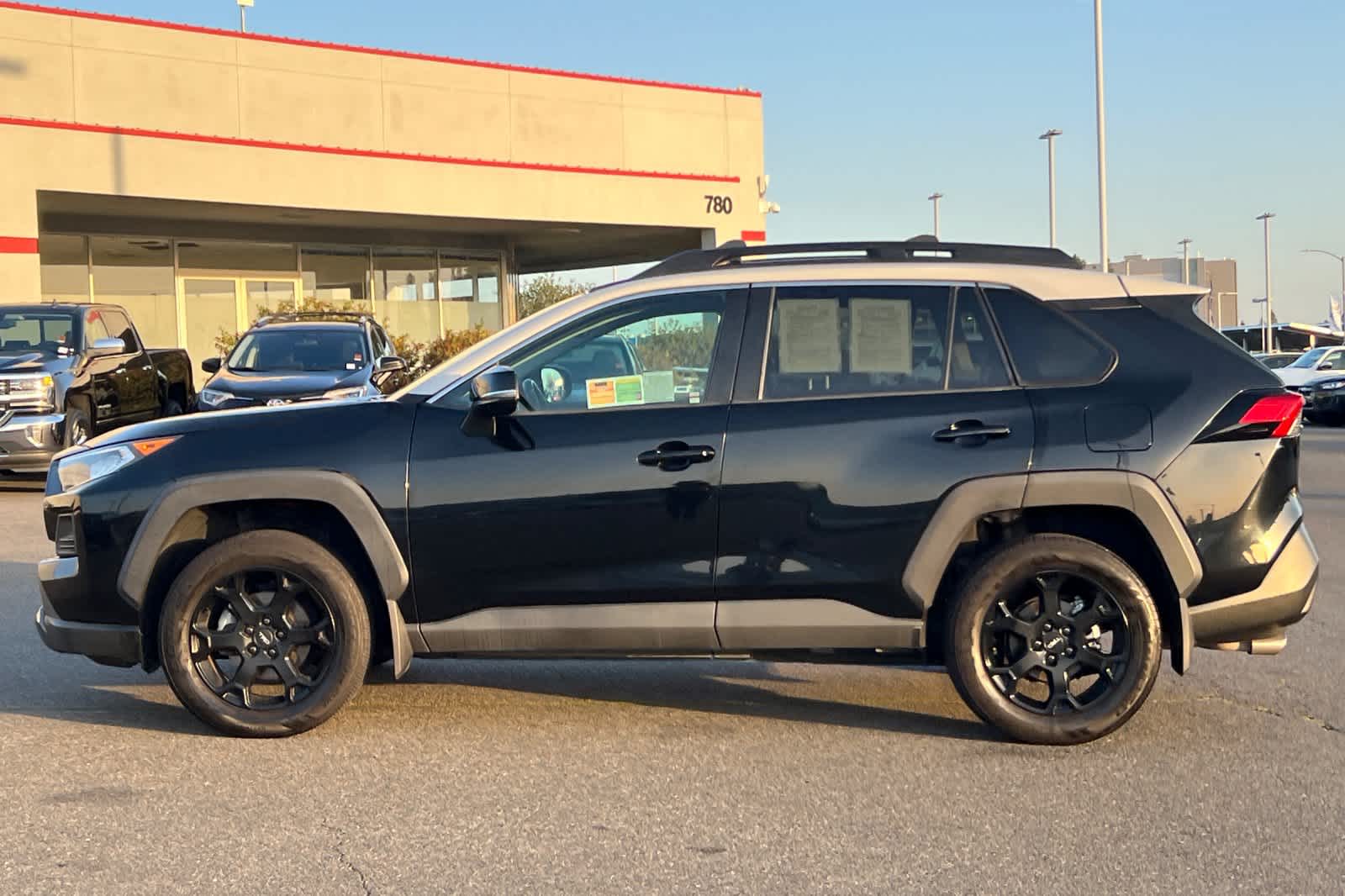 Thumbnail: 2020 Toyota RAV4 - 9