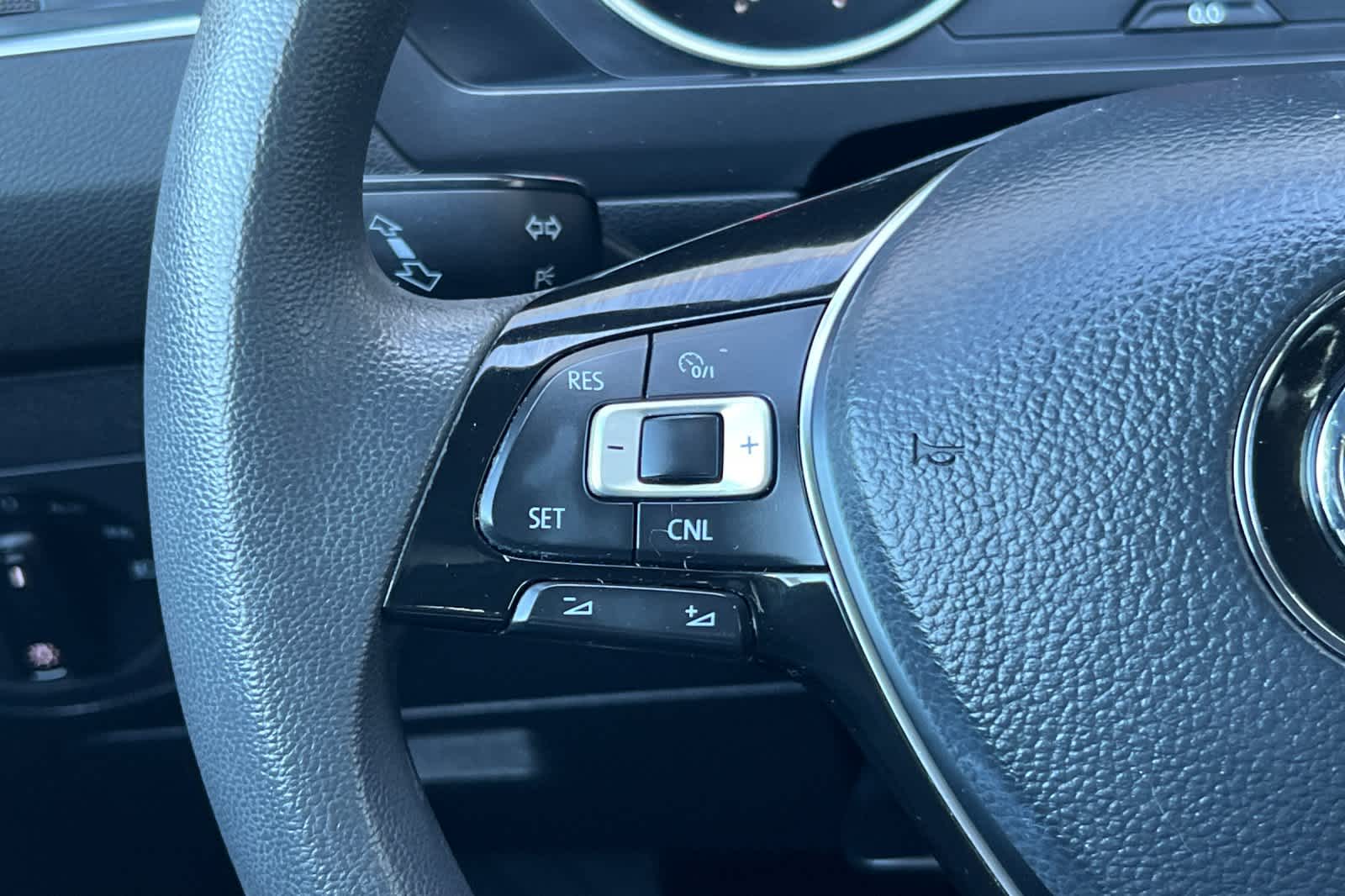 Thumbnail: 2018 Volkswagen Tiguan - 25