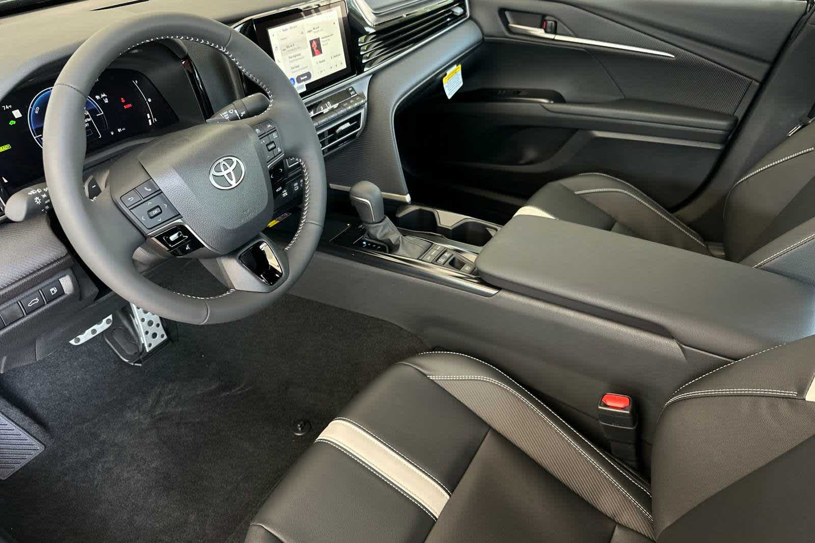 2025 Toyota Camry SE 11