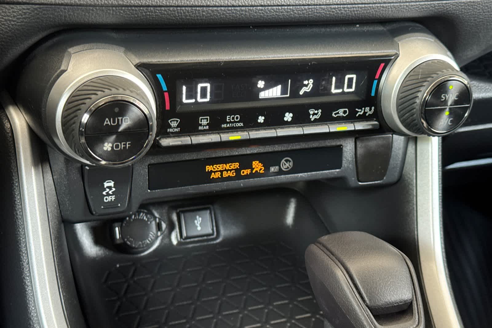 Thumbnail: 2021 Toyota RAV4 - 20