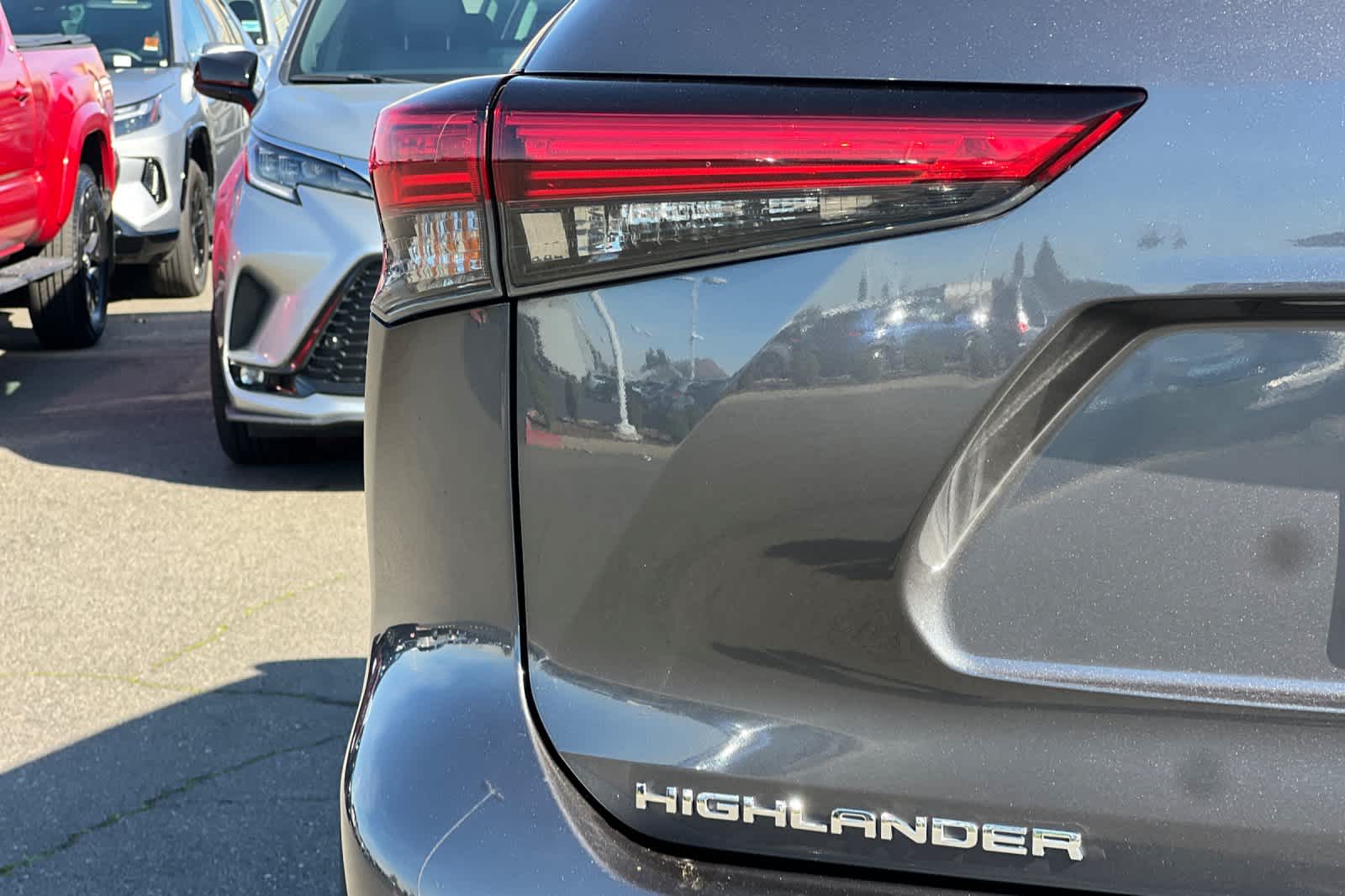 Thumbnail: 2023 Toyota Highlander - 30