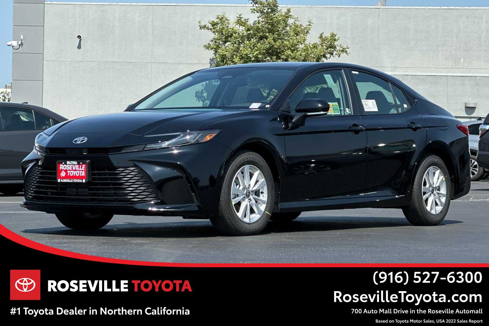 2025 Toyota Camry LE Hero Image