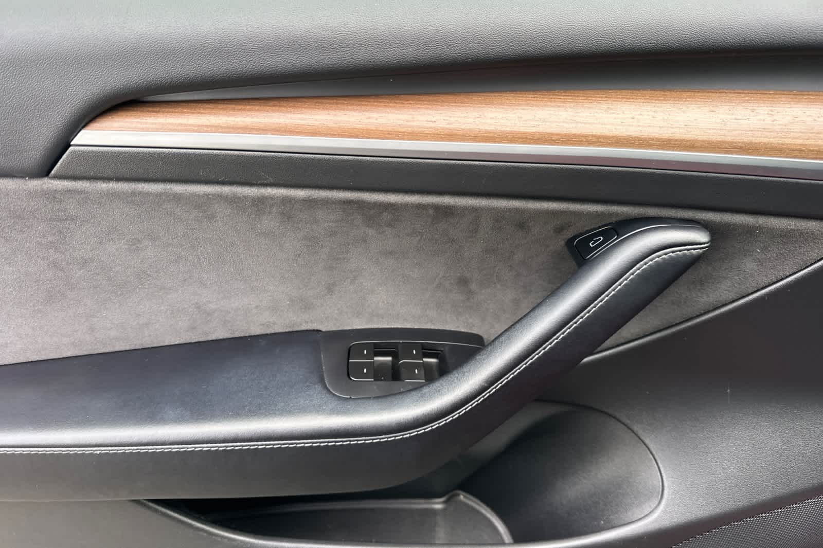 Thumbnail: 2022 Tesla Model 3 - 11