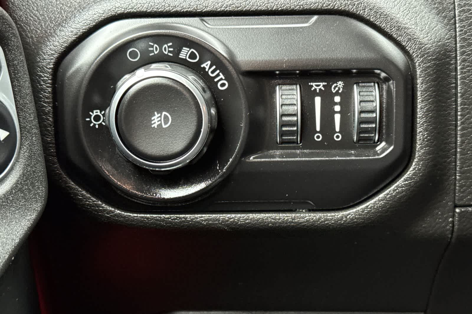 Thumbnail: 2019 Jeep Wrangler - 29