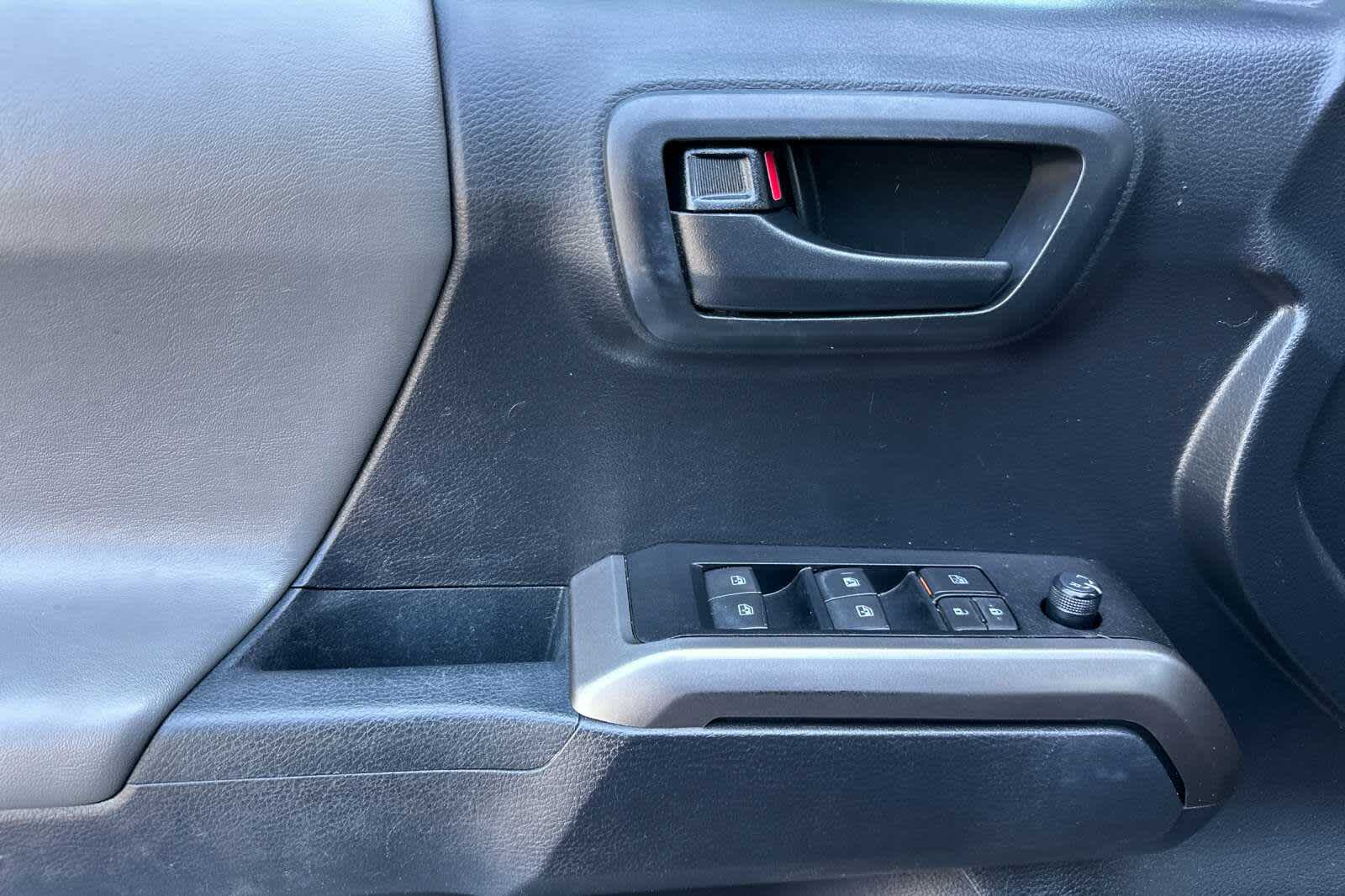 Thumbnail: 2021 Toyota Tacoma - 12