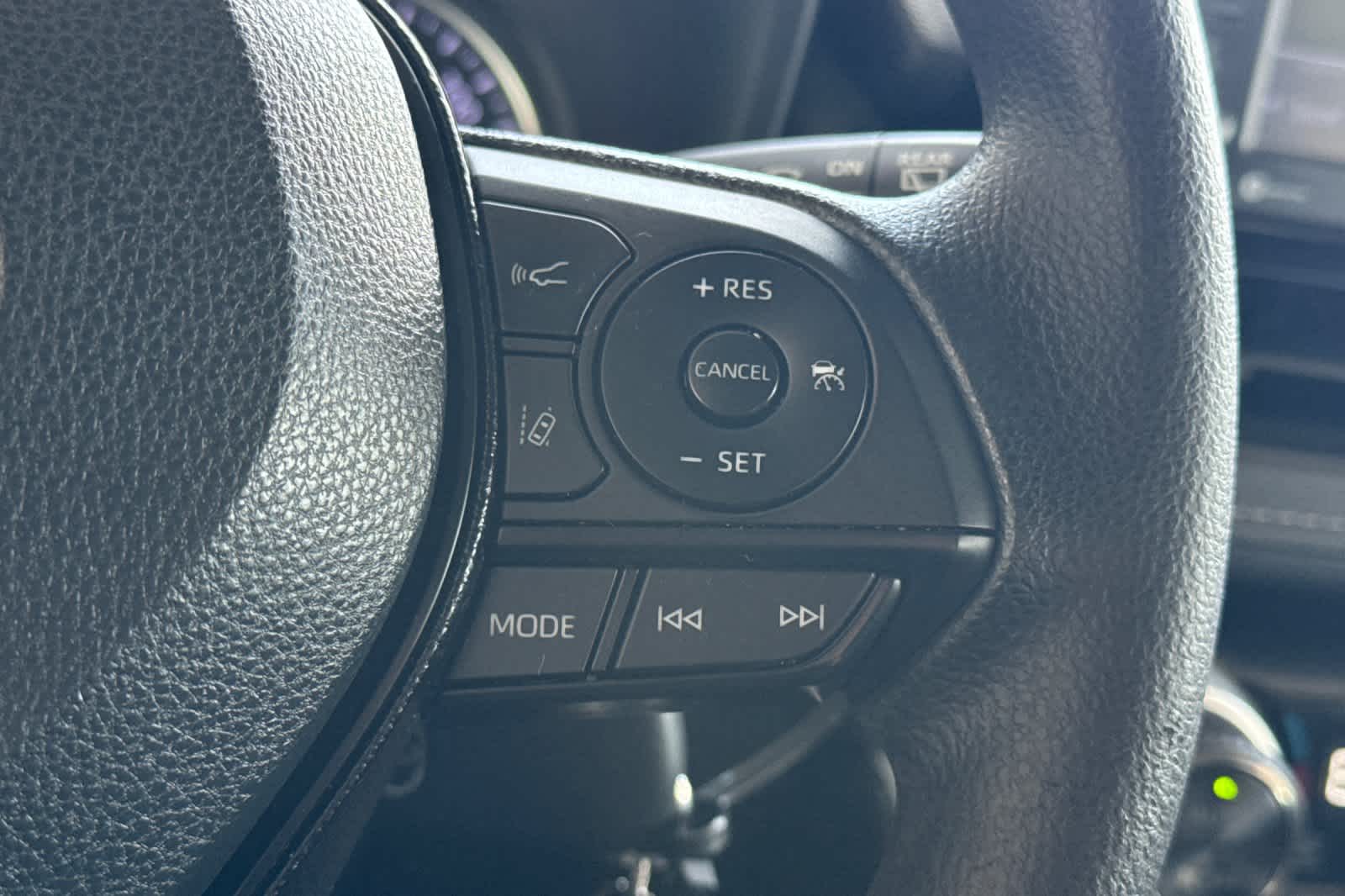 Thumbnail: 2021 Toyota RAV4 - 25