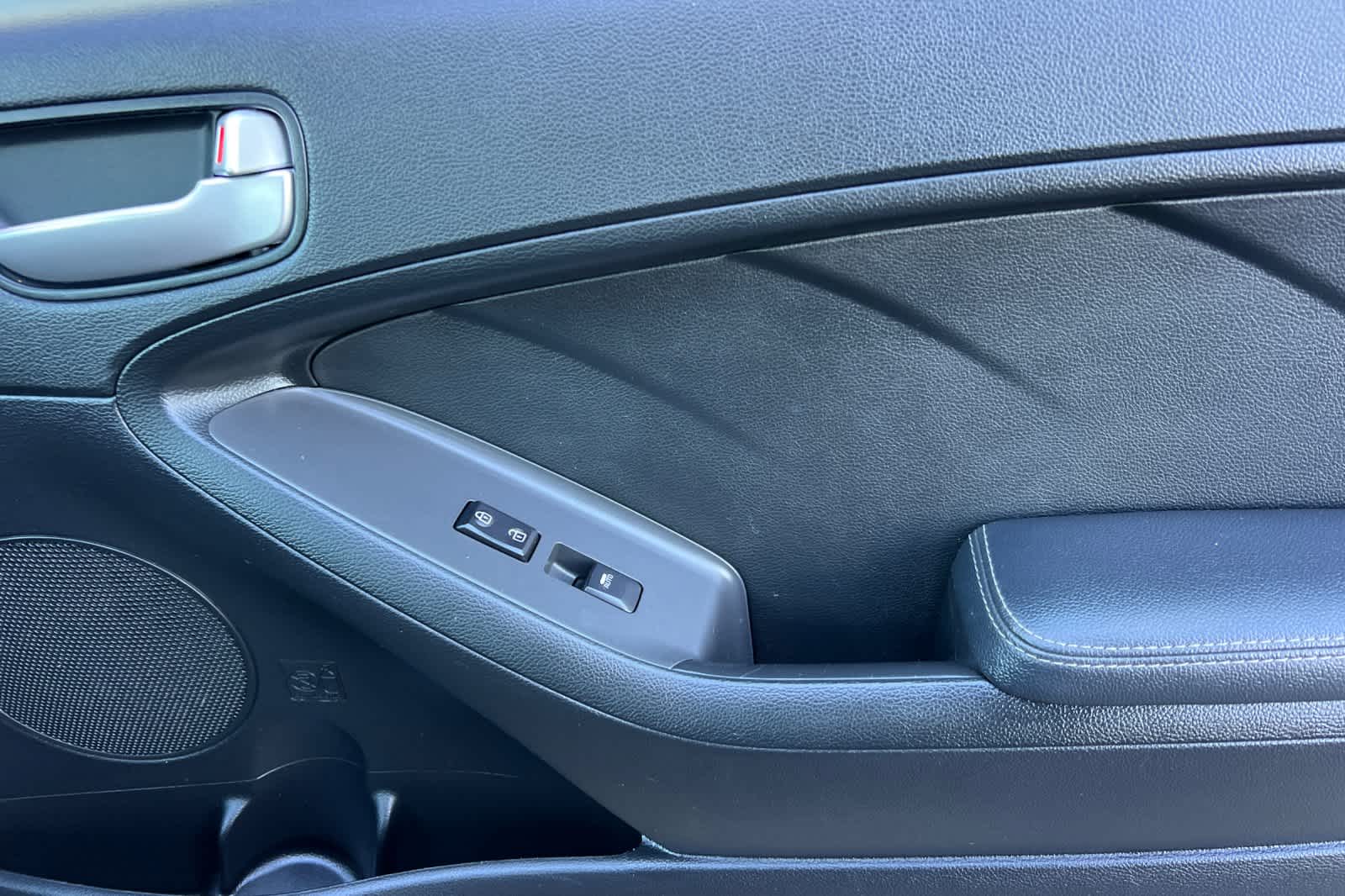 Thumbnail: 2017 Kia Forte - 18