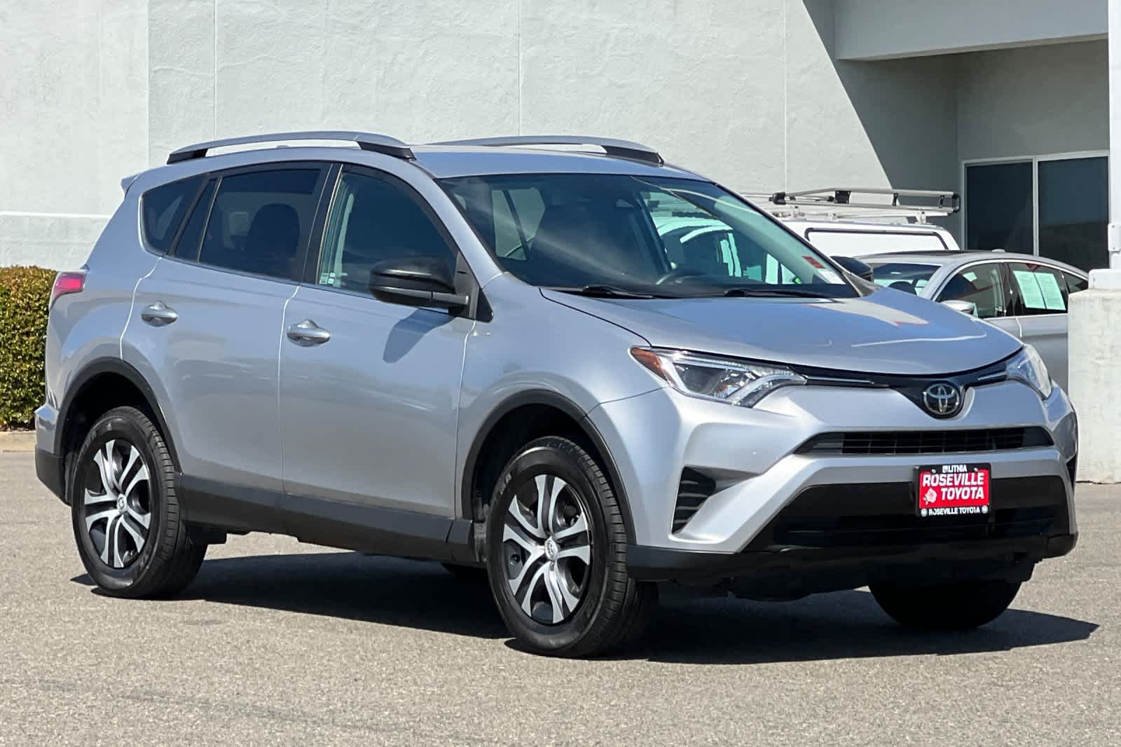 Thumbnail: 2017 Toyota RAV4 - 5