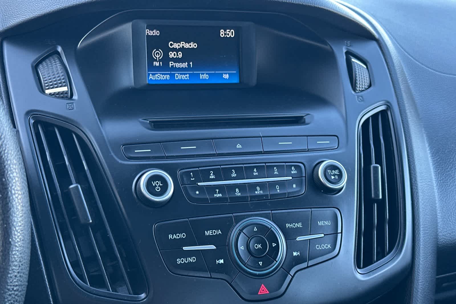 Thumbnail: 2015 Ford Focus - 19