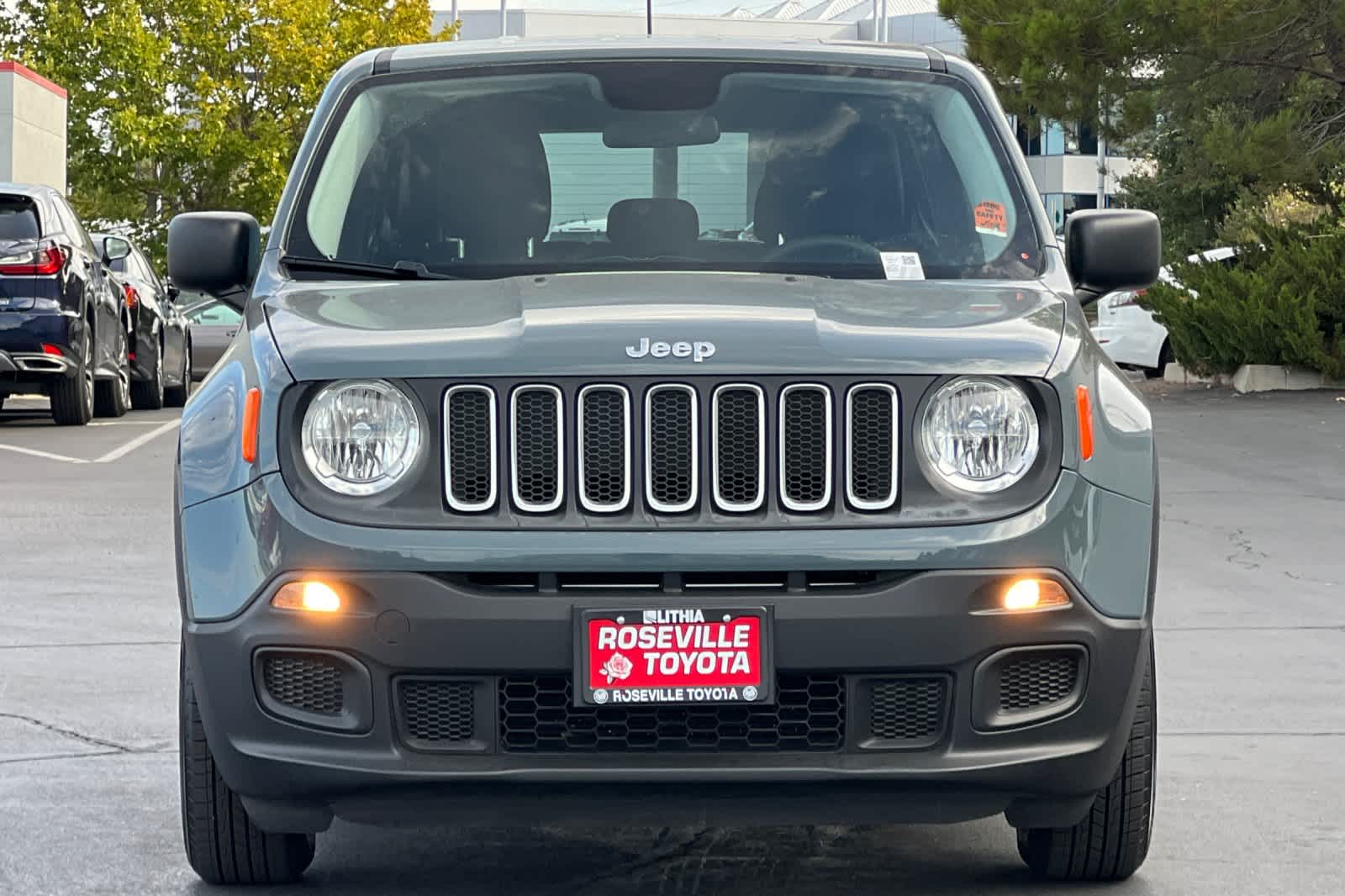 Thumbnail: 2017 Jeep Renegade - 10