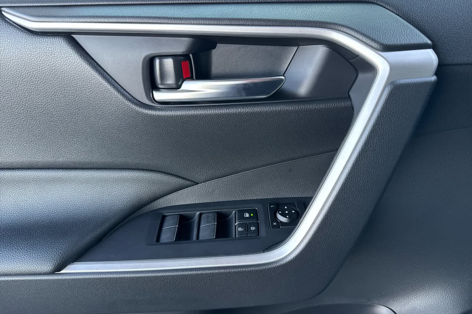 Thumbnail: 2025 Toyota RAV4 - 12