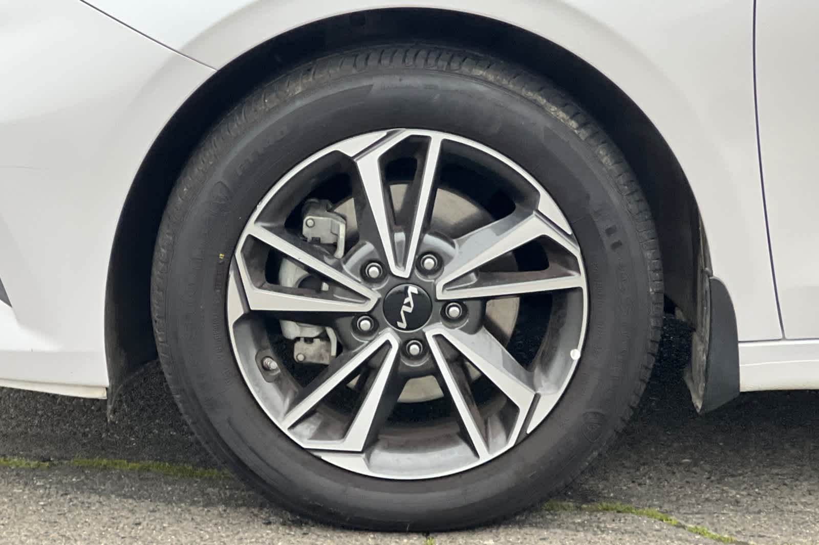 Thumbnail: 2023 Kia Forte - 27