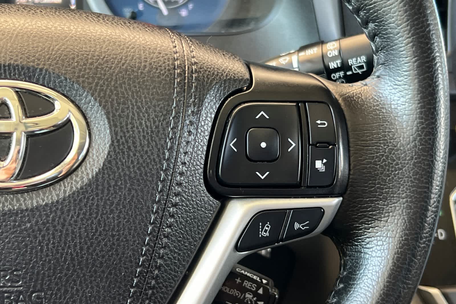 Thumbnail: 2020 Toyota Sienna - 29