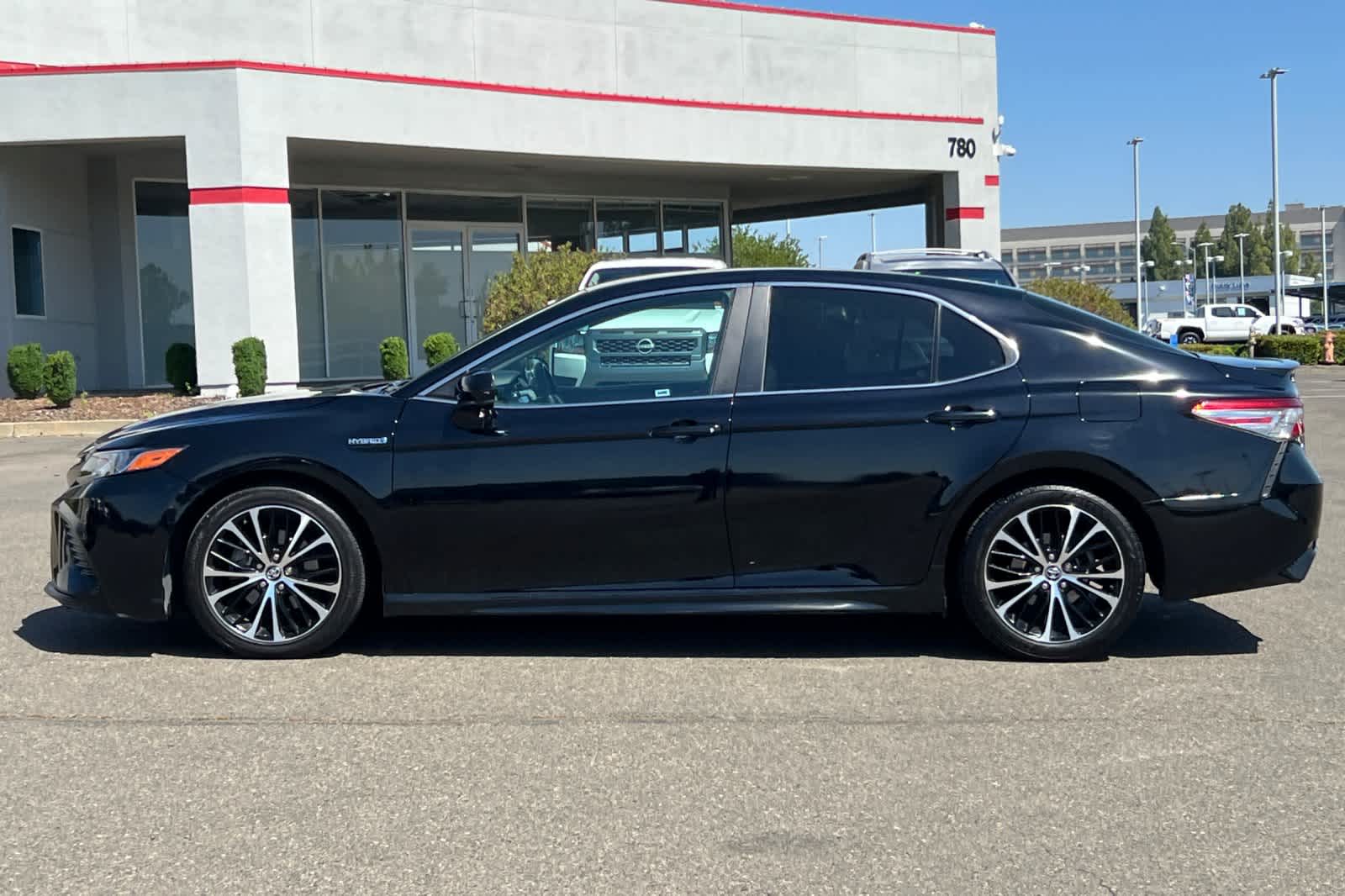 Thumbnail: 2018 Toyota Camry - 9