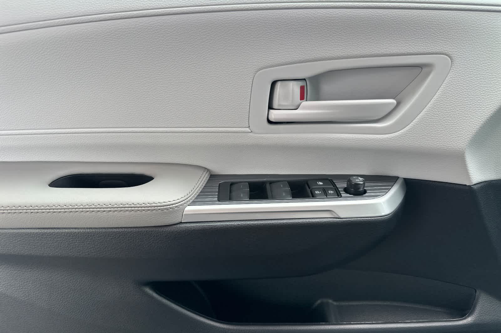 Thumbnail: 2026 Toyota Sienna - 12