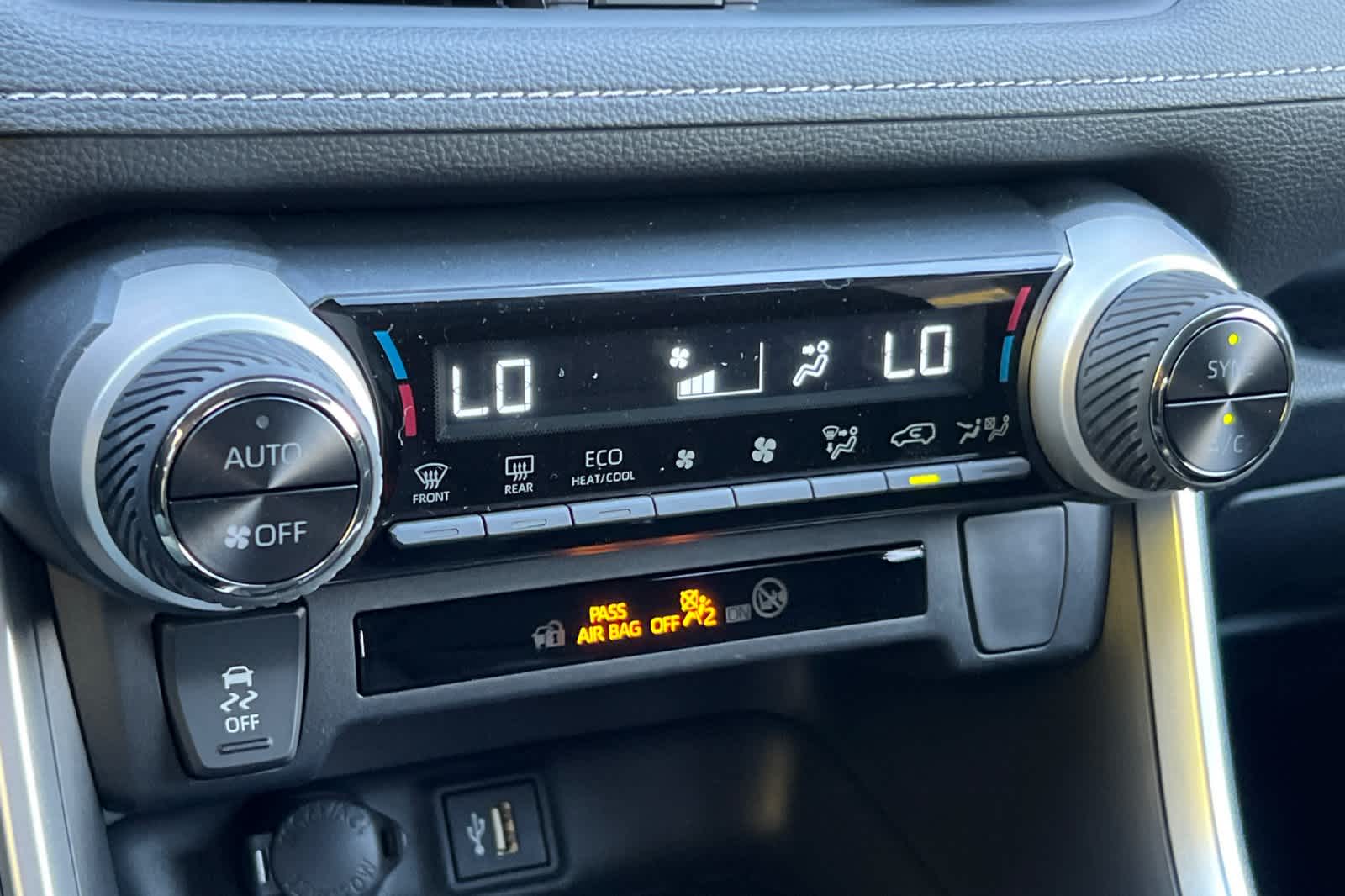 Thumbnail: 2025 Toyota RAV4 - 21