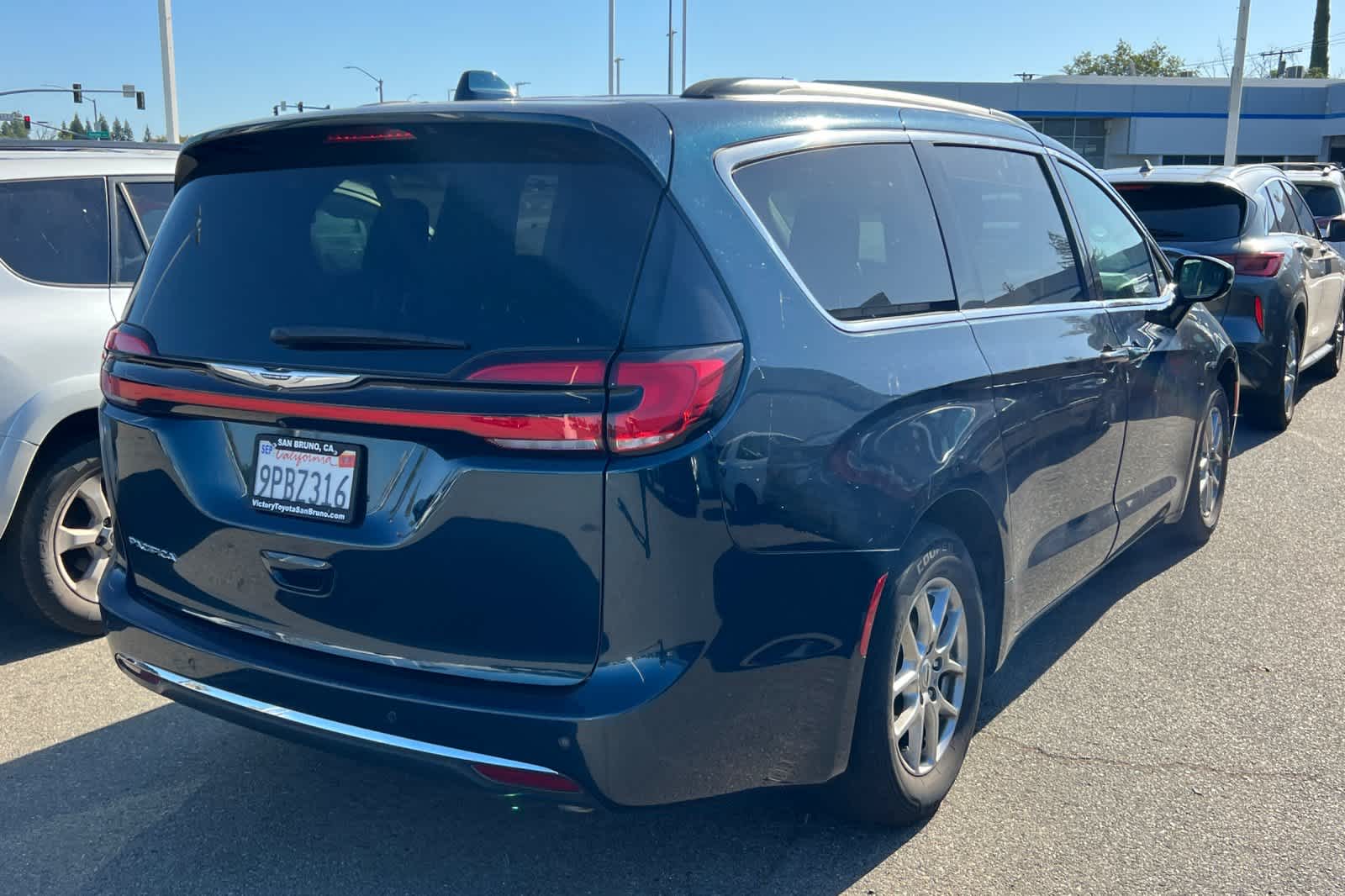 Thumbnail: 2021 Chrysler Pacifica - 4