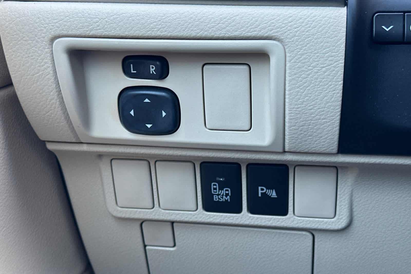 Thumbnail: 2014 Lexus ES - 29