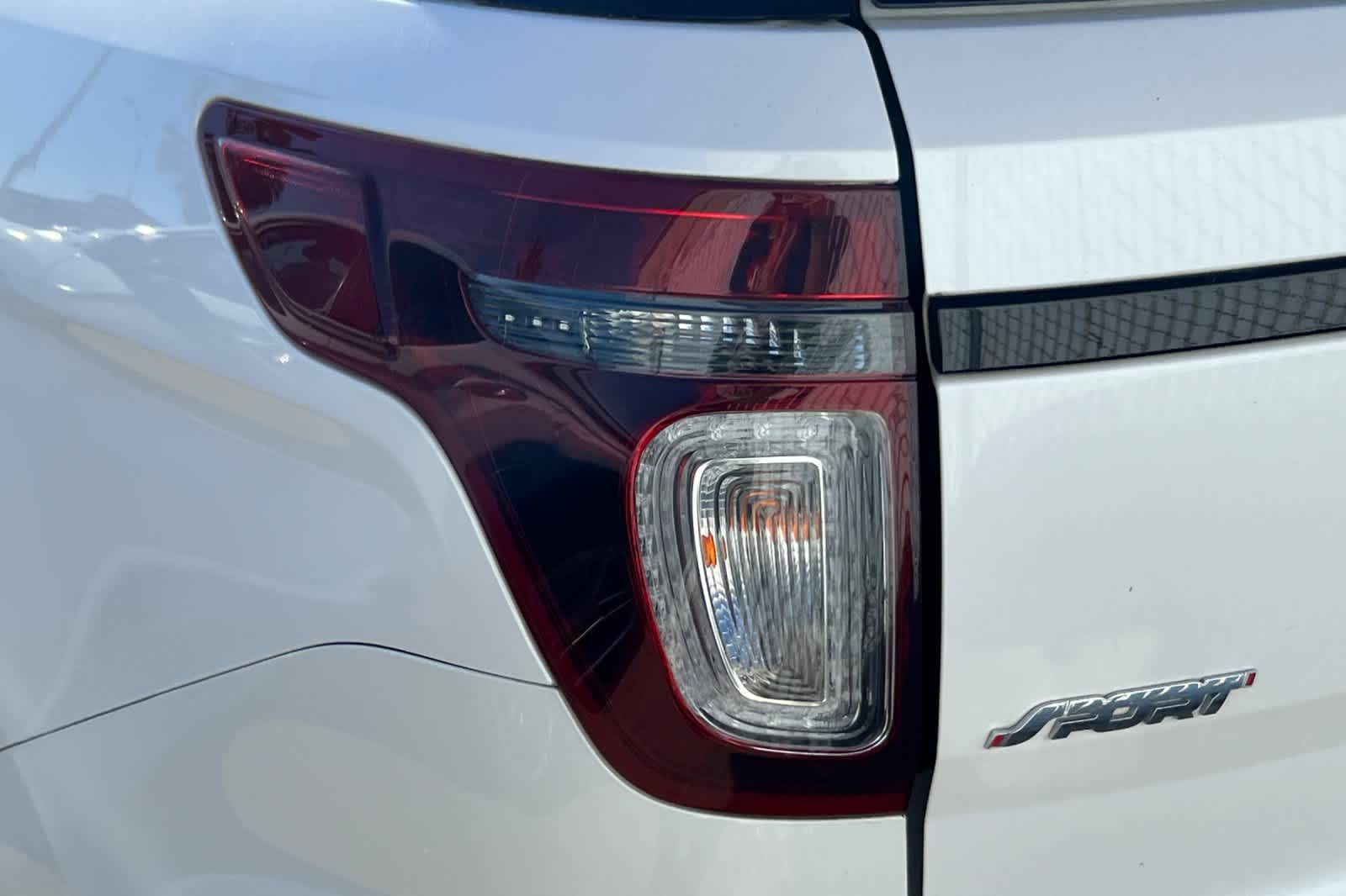 Thumbnail: 2015 Ford Explorer - 15